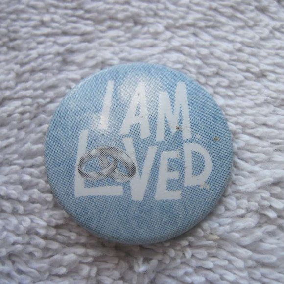 I Am Loved Helzberg Diamonds Small 1 Inch Pin Back Button Joined Rings 2010 Blue - Picture 1 of 3